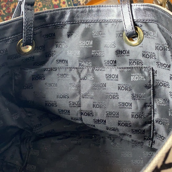 Micheal Kors Tan /Black Signature Fabric Logo Shoulder Bag - Picture 4 of 8